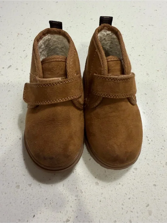 Cat & Jack Kids Tan Suede Hook-and-Loop Boots