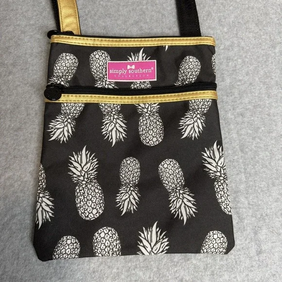 Simply Southern Crossbody Bag Purse Black & Gold Pineapples NWOT