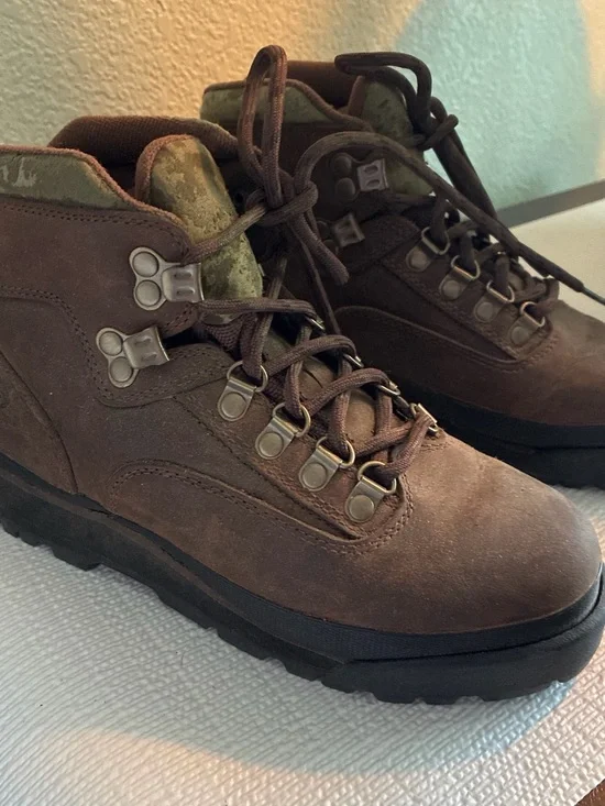Brown Big Boys  Hiking Boots - Rugged Outdoor Trail Shoes