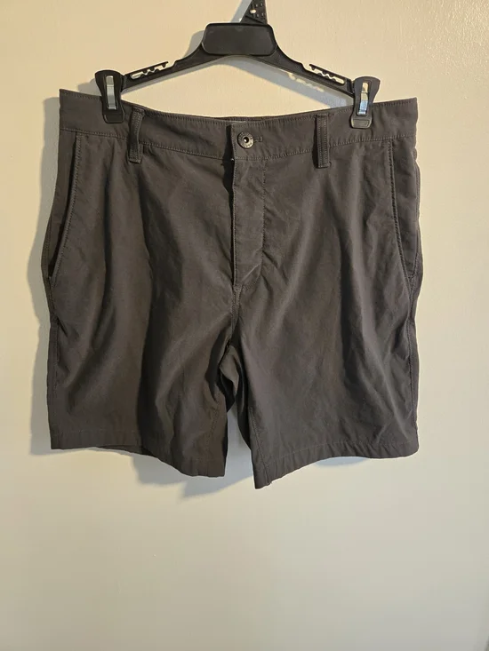Men's Casual Gray Shorts - Classic Everyday Style Size 30