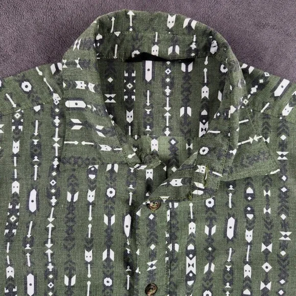 The North Face Shirt Mens Medium‎ Green Aztec Arrow Print Short Sleeve Button Up