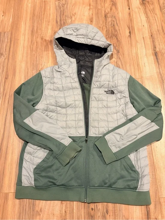 The North Face Men’s Hooded Performance Jacket in Light Gray & Green
