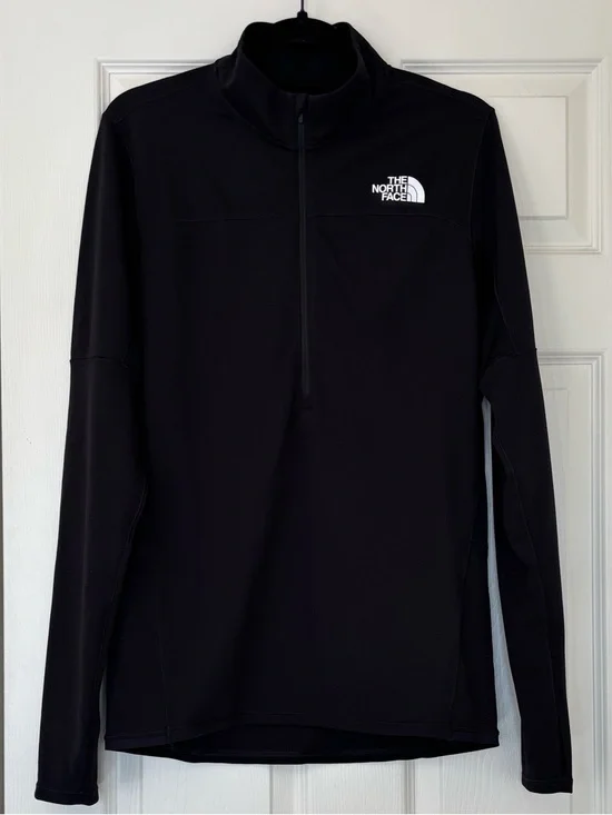 The North Face Men's Sunriser 1/4 Zip Slim Fit Long Sleeve Shirt