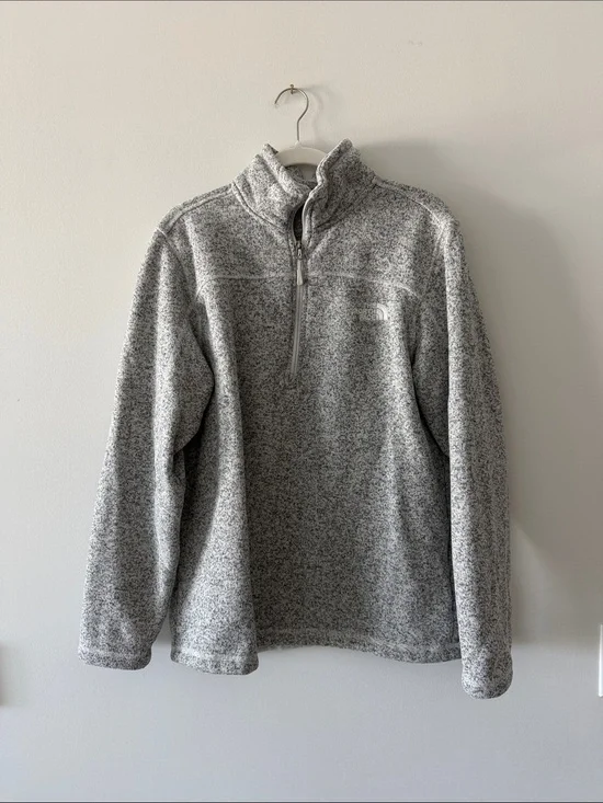 The North Face Men's Light Gray Heather Quarter-Zip Fleece