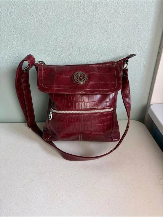 Relic Red Croc-Embossed Crossbody Organizer Bag