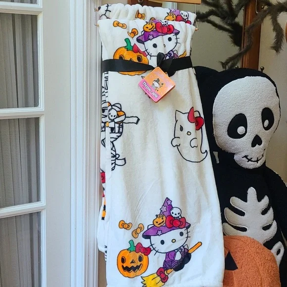 Hello Kitty Blanket Set Of 2 🎃