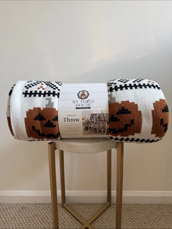 My Texas House Halloween Throw