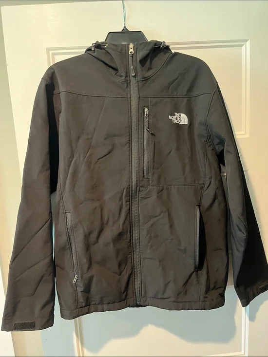 The North Face Men’s Black Soft-Shell Hooded Performance Jacket size m