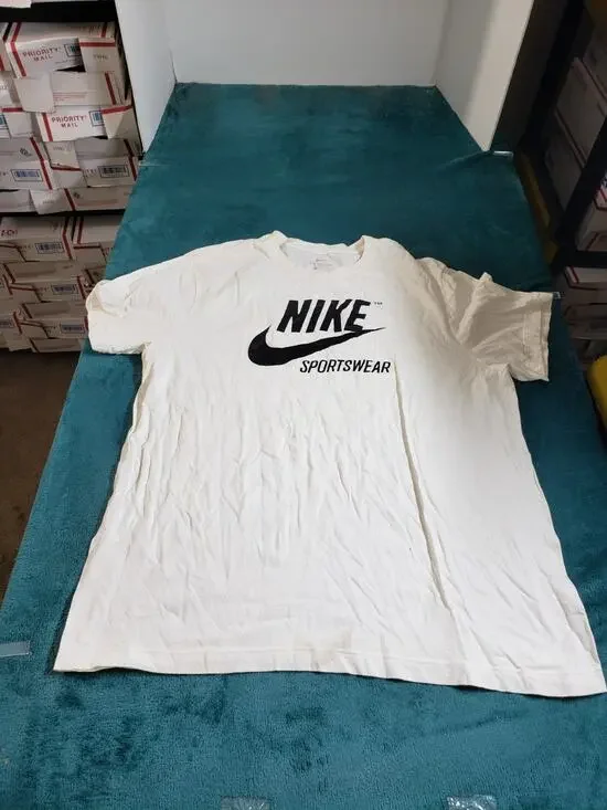 Nike Shirt Size Extra Large Mens White Short Sleeve Casual Logo Sportswear