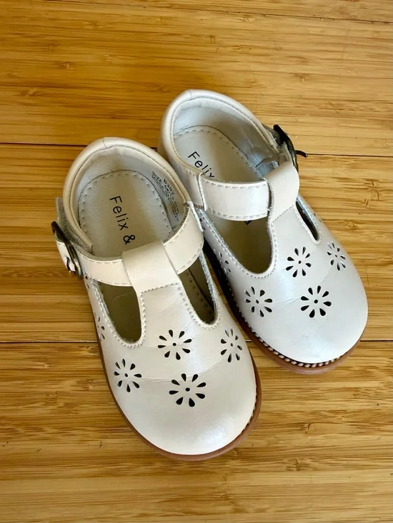 Felix & Flora Cream Mary Jane Floral Cutout Dress Shoes for Kids