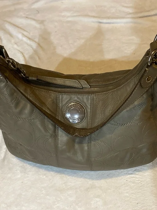 AUTHENTIC VINTAGE COACH MADISON STITCHED SIGNATURE METALLIC LEATHER HOBO (2012)