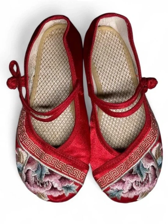 Embroidered Floral Mary Jane Chinese Ballet Flats Red Satin Shoes EU 35 US 3.5