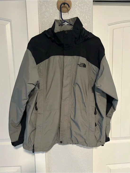 The North Face Windbreaker Jacket L