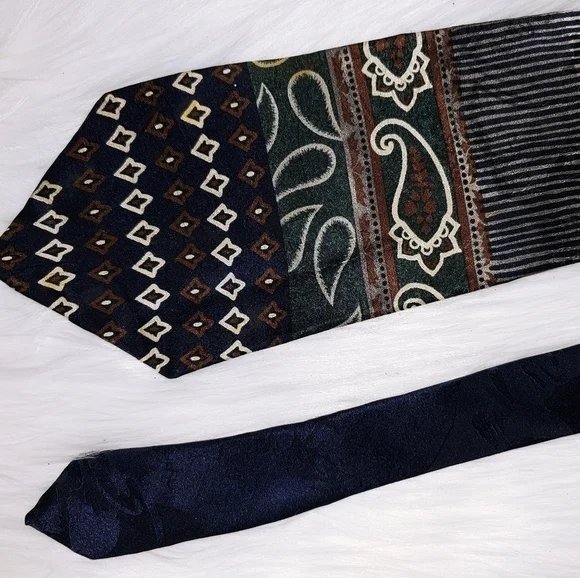 Vintage Oscar De La Renta Paisley Tie 56