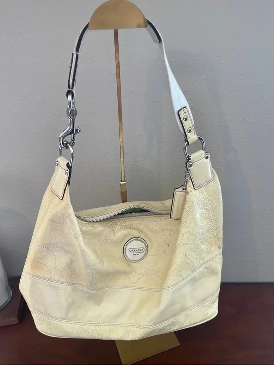 Authentic Coach Signature Stitch Hobo in vanilla