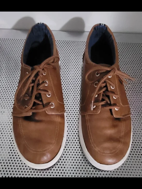 Nautica Tan/Brown Leather Chukka Sneakers Big Boy's Size 6