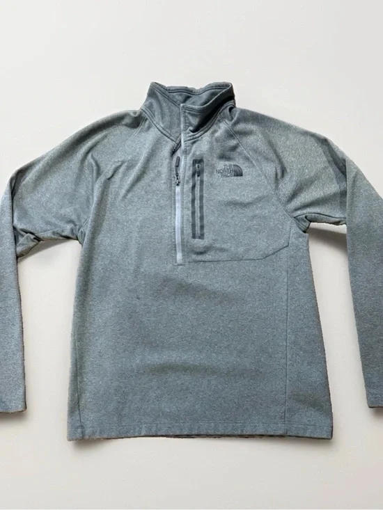 The North Face Men's Heather Gray Quarter-Zip Performance Pullover Medium.