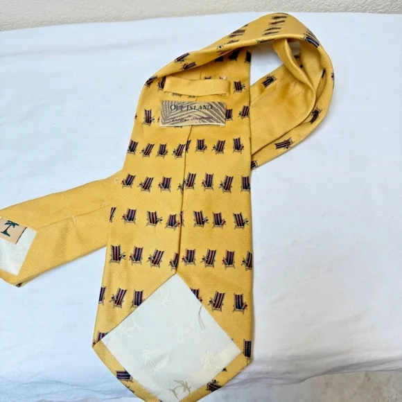 Tommy Bahama‎ Off Island Mens Neck Tie Beach Lounge Chairs Yellow 100% SIlk