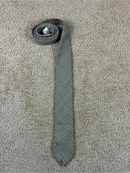 Yves Saint Laurent Silver-Gray Diagonal Textured Tie