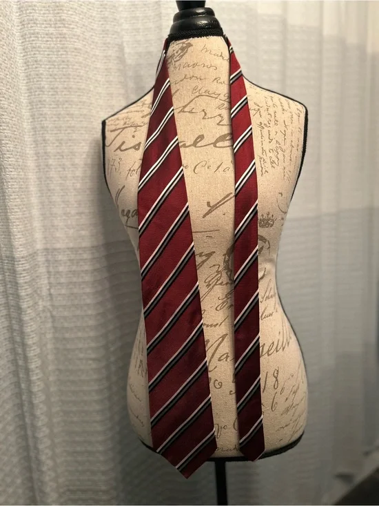 Striped Men's Red Pure Silk Neck Tie — Classic Diagonal Pattern