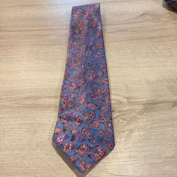 Donatello Mens Silk Tie Blue Pink Paisley Made in Italy Rome Formal Necktie