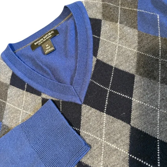 Banana Republic V-Neck Sweater Mens Medium Blue Argyle Extra Fine Merino Wool