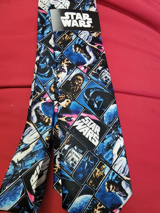 Star Wars Men’s Tie in Blue, Black and Pink Character Panels