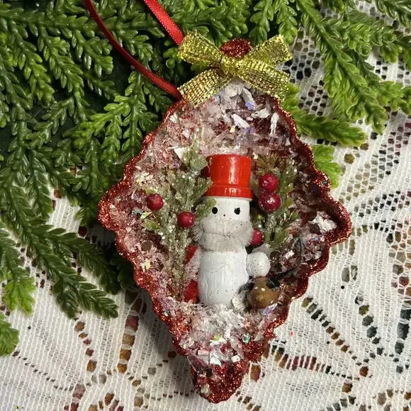Vintage Diamond Tart Tin Snowman & Mouse Diorama Mid Century Glitter Ornament