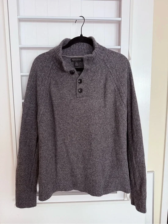 Banana Republic Men's Heather Gray Three-Button Crewneck Sweater