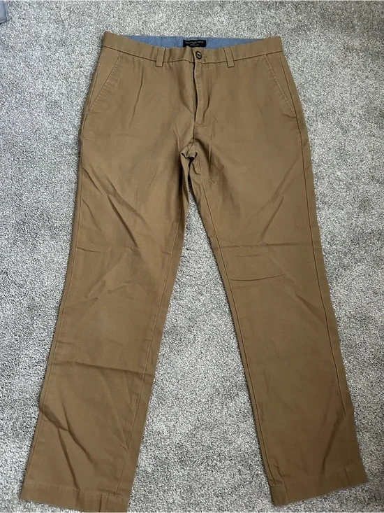 Banana Republic Men's Chino Pants in Brown ,size33/32