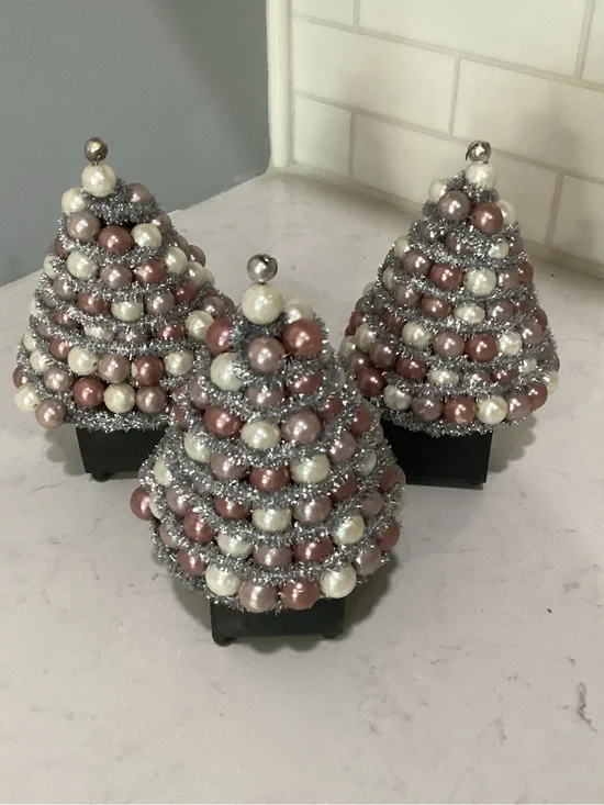 Pearl Beaded Holiday Tree Set - Pink & White Glitter Accent