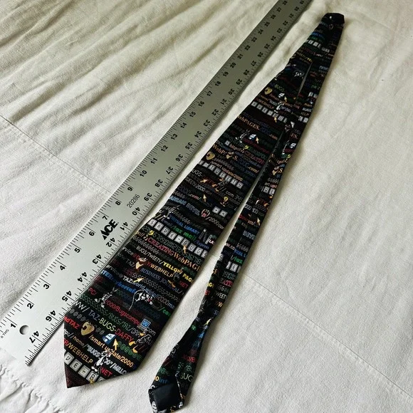 Vintage 1996 Looney Tunes Mania Tie Bugs, Tazz, Daffy, Marvin, Wile, Tweety, Syl
