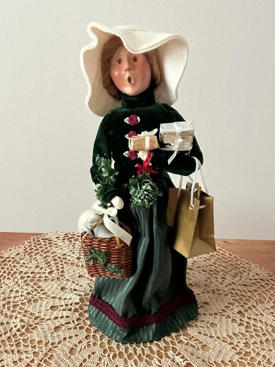 Byers Choice Victorian Shopper w/lots of Goodies