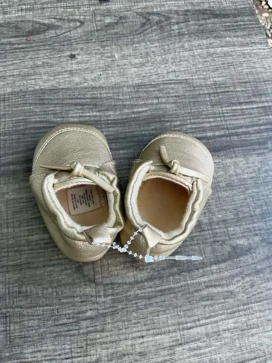 Cat & Jack Gold Metallic Moccasin Crib Shoes, Size 3-6M