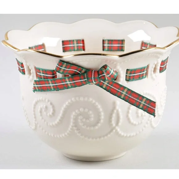 Lenox Collectible Porcelain Scalloped Bowl | 24K Gold Trimmed