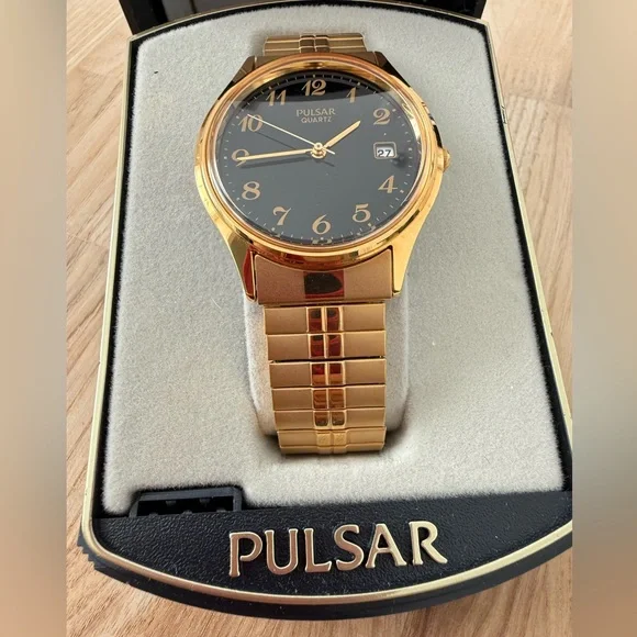 Vintage style pulsar men’s black dial gold tone watch NEW OLD STOCK