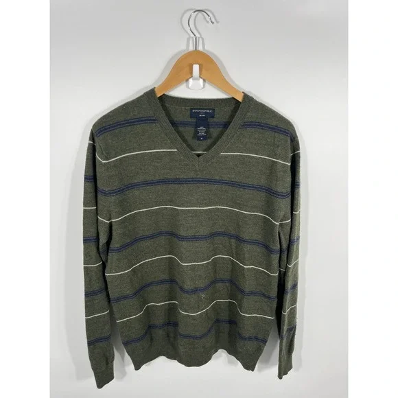 Banana Republic 100% Merino Wool Mens V Neck Sweater M Green Stripes Old Money