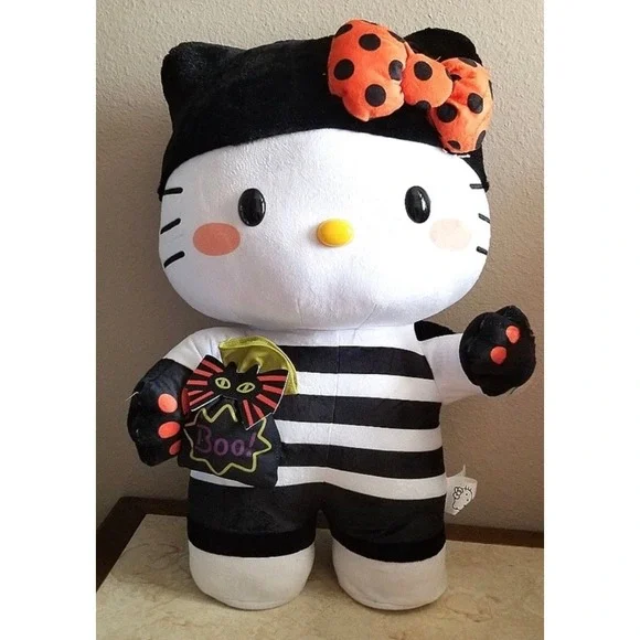 Hello Kitty Halloween Greeter 20