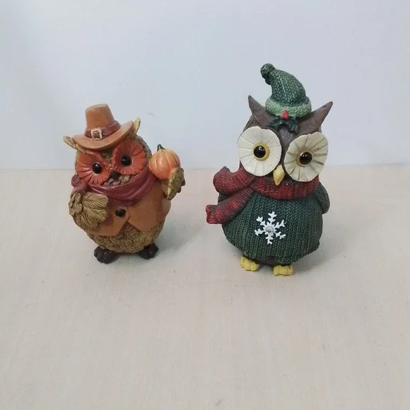 Set of 2 Resin Owls Thanksgiving Christmas Themed Figurines Decor
