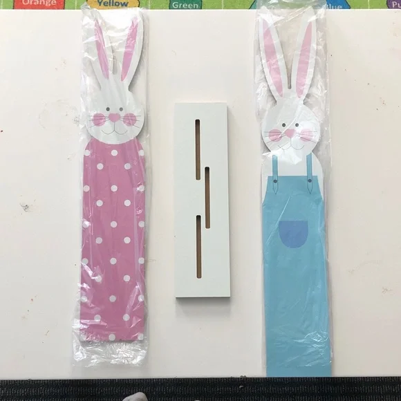 Easter Bunnies Table Stand Decor