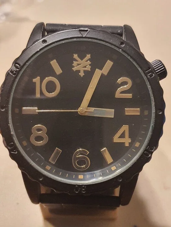 10/$20 Zoo York Black/Goldtone Stainless Steel Oversize Men's Watch