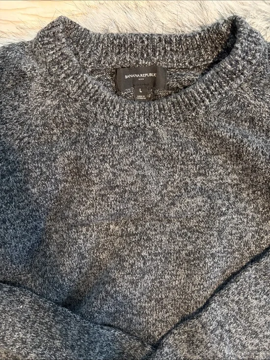 Banana Republic Men's Heather Charcoal Crewneck Sweater
