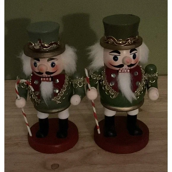 Vintage Deluxe Nutcracker Set Of 2, Green Suit Candy Cane 6.25 &6.5 In‎ Tall