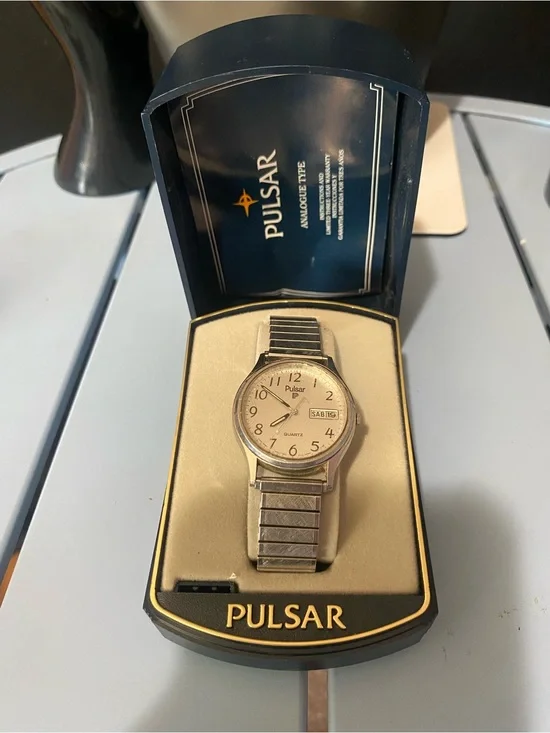 Vintage 1988 Pulsar by Seiko Day-Date Watch Original Stretch Band & Box  Y143