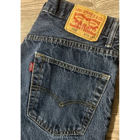 Levi's 550 Relaxed Fit Tapered Leg Dark Wash Blue Jeans Size‎ Size 34x34 (34x33)