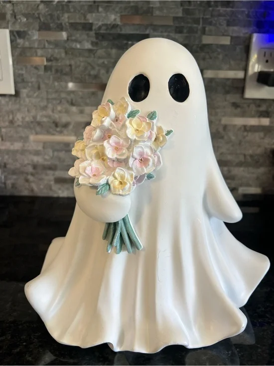 BEAUTIFUL!! Large BRIDAL Ghost Holding Glittery Flower Bouquet… 11 inches tall!!