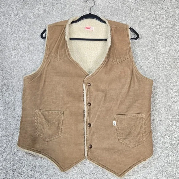 Vintage Levis corduroy vest sherpa lined Mens Large Made In USA snap button