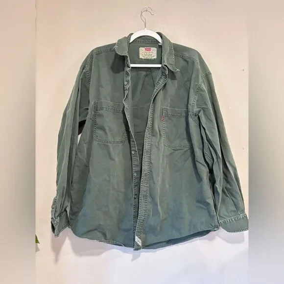 Vintage 90s Levi's Men's Green Button Up 💯 cotton