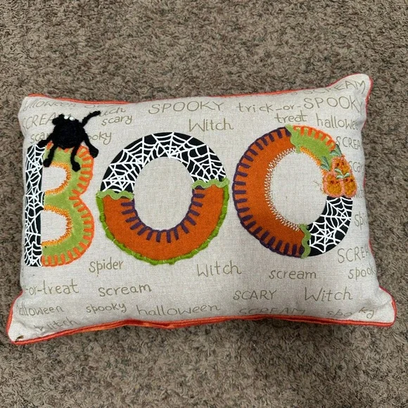 Pier 1 Halloween Boo Lumbar Decorative Pillow 3D Spider Spooky Fall Decor 17