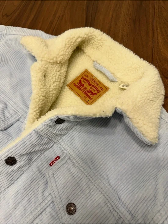 Levi's  Light Blue Corduroy Jacket with Cream Sherpa Collar Men’s L